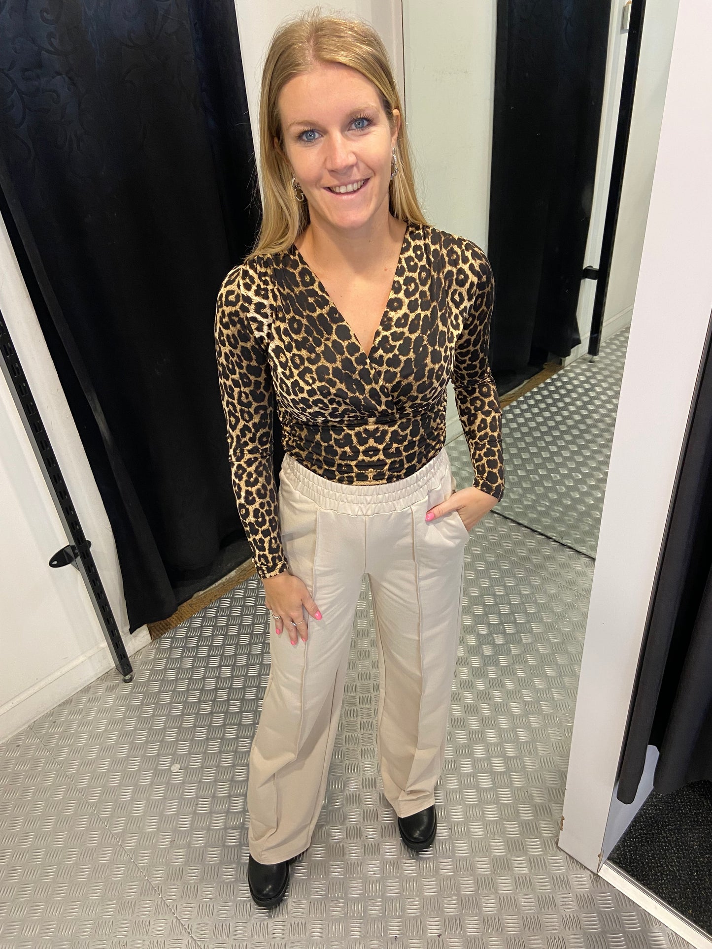 Beige jogging wide leg by swan