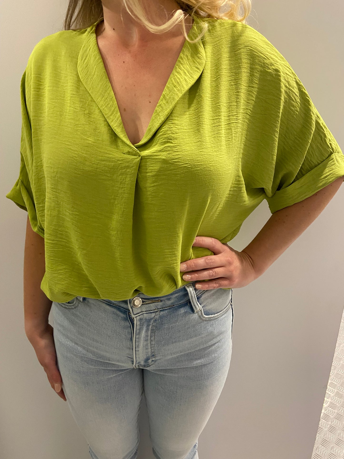 Vhals blouse olijfgroen