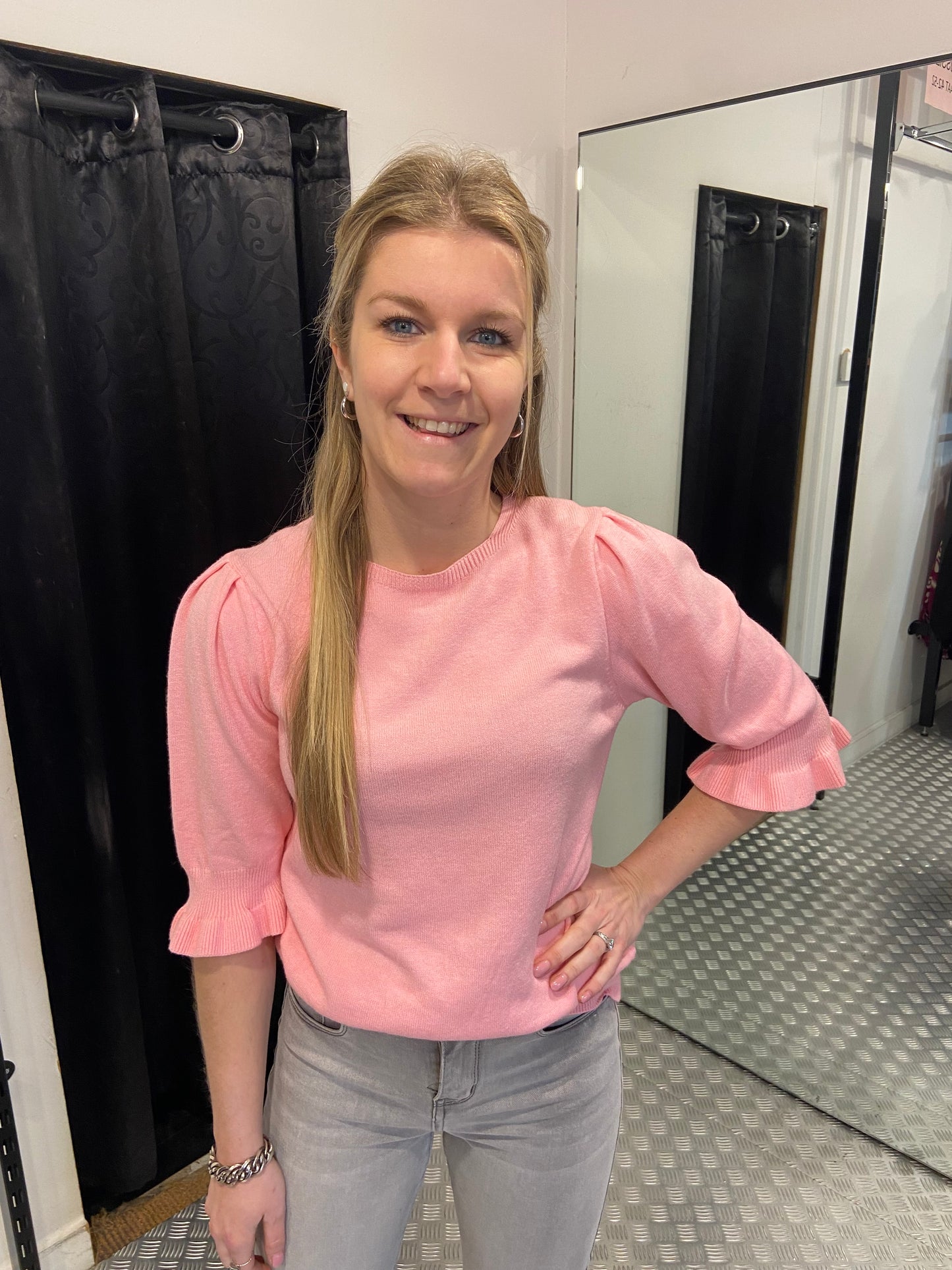 Zalmroze top met ruffle mouw