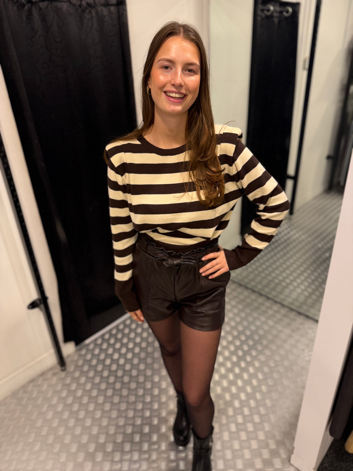 Brown leatherlook bow tie short