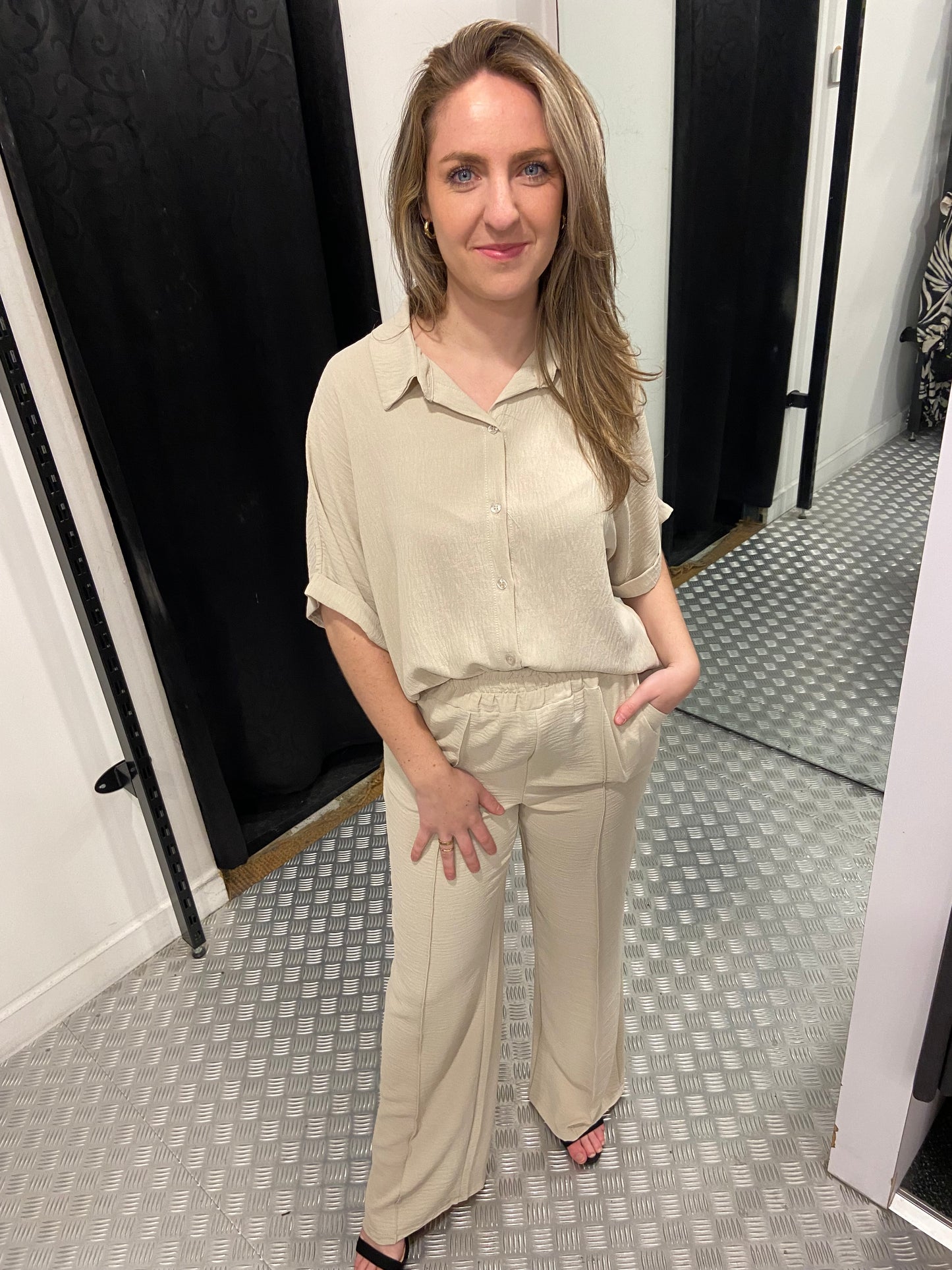 Beige losvallende broek