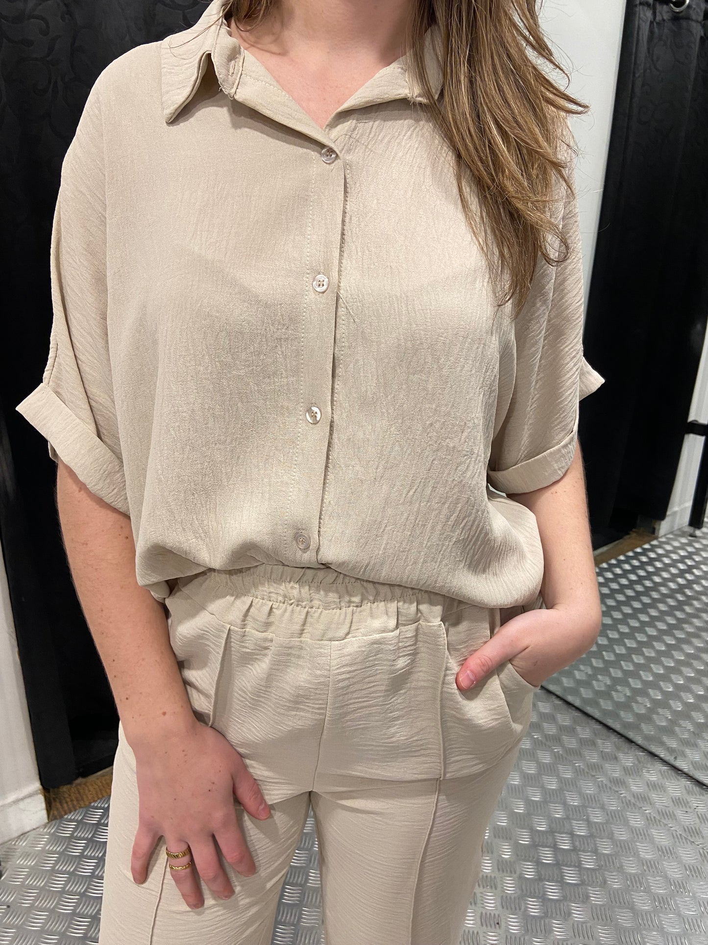 Beige blouse met knopen