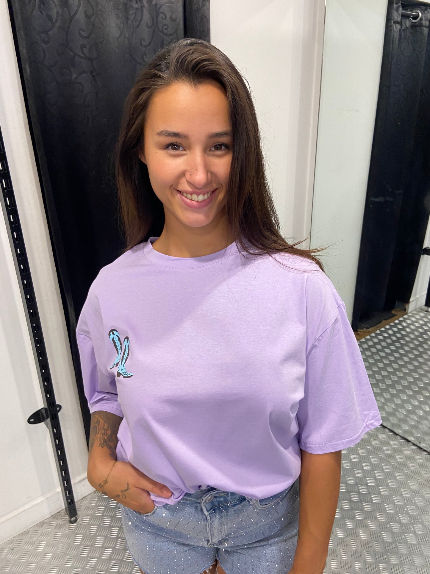 Boots lila shirt