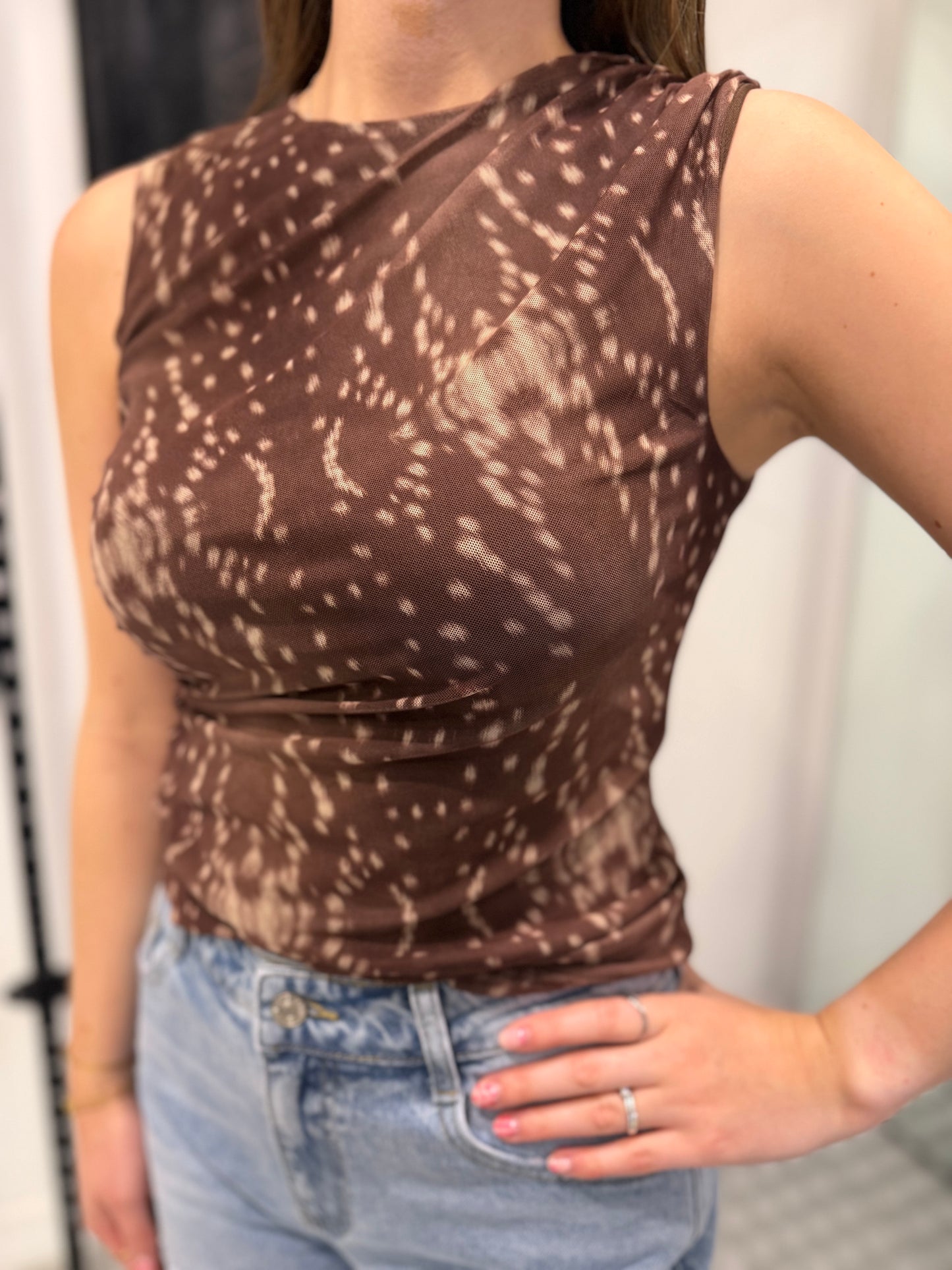 Brown marble mesh top