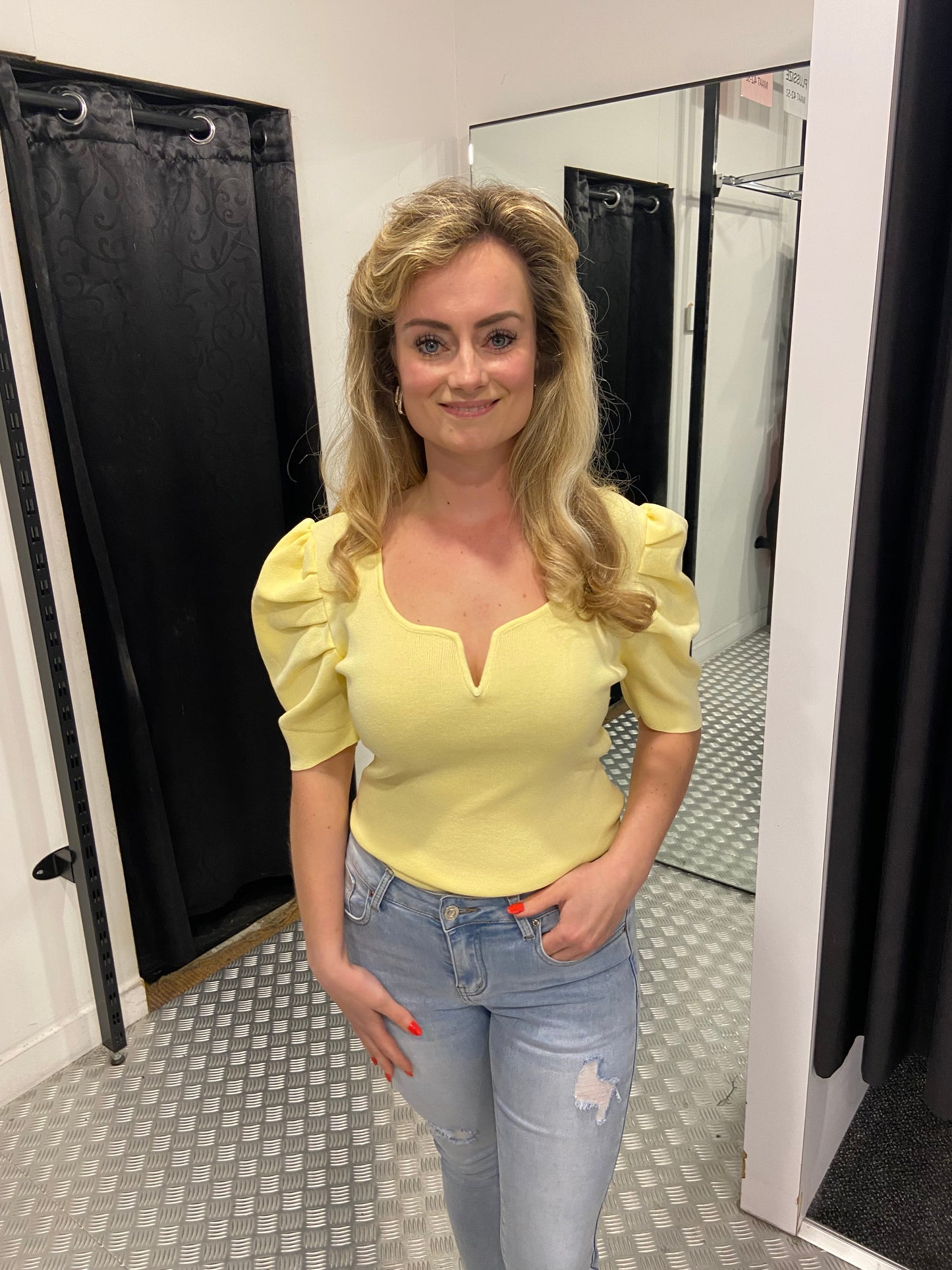 Butteryellow top met pofmouw