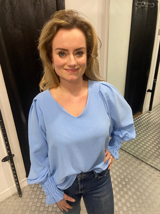 Lichtblauwe vhals blouse