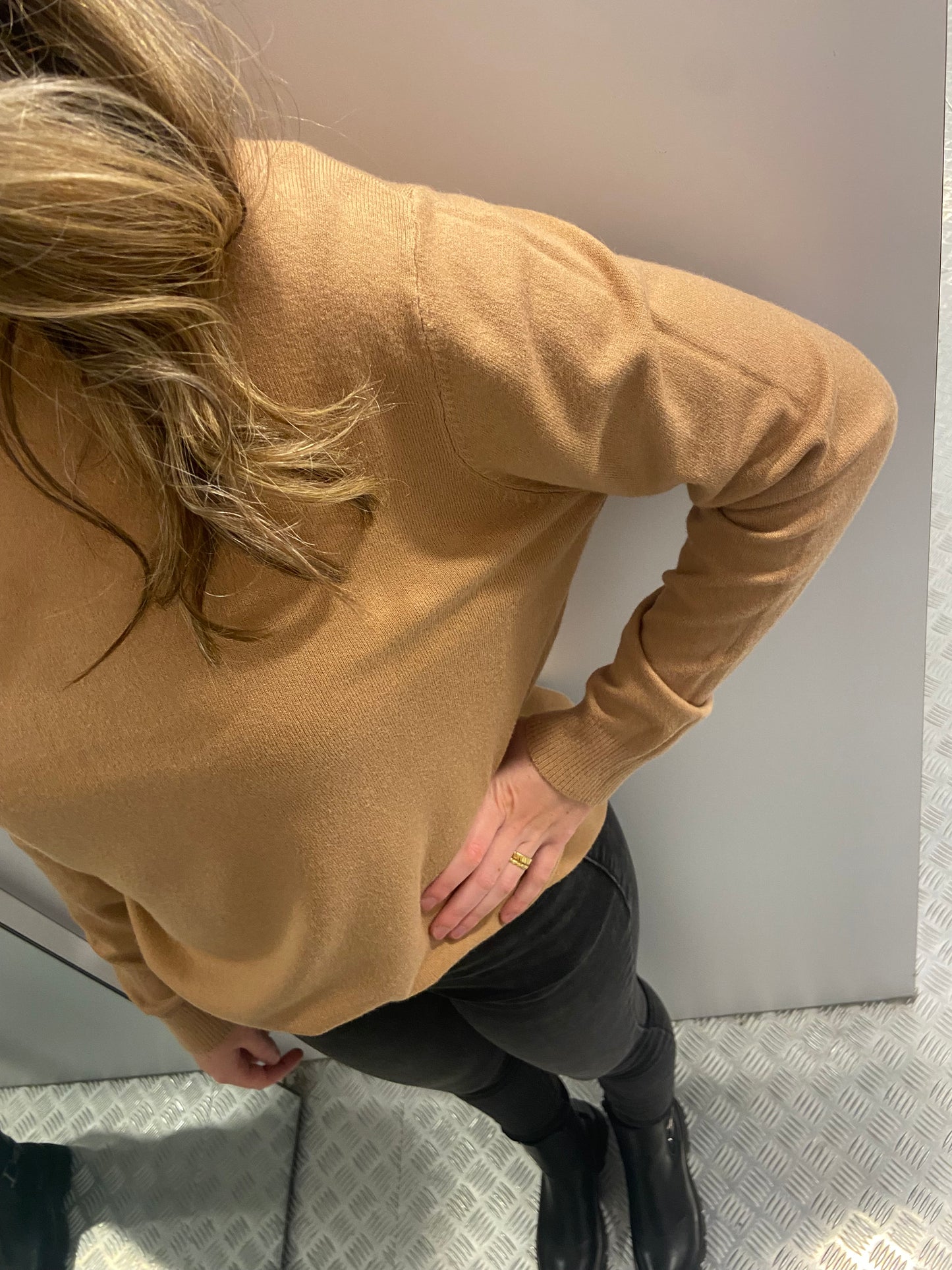 Camel top met col