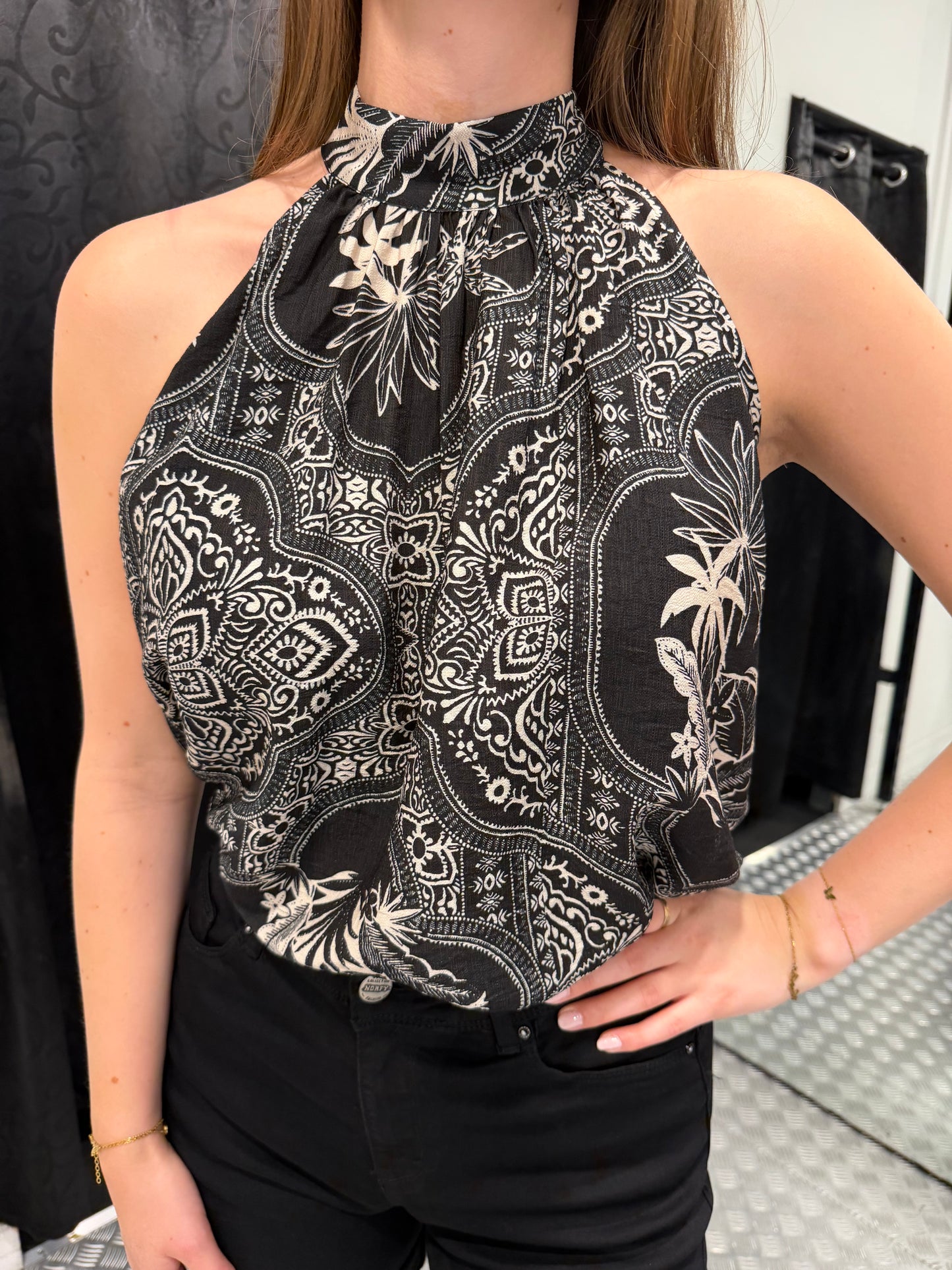 Marmary loose black top