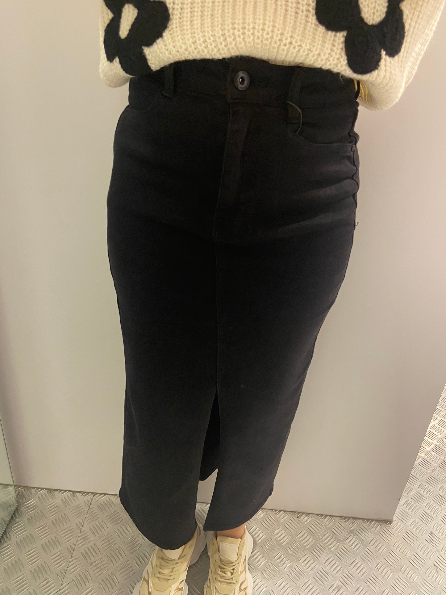 Laulia stretch skirt met split