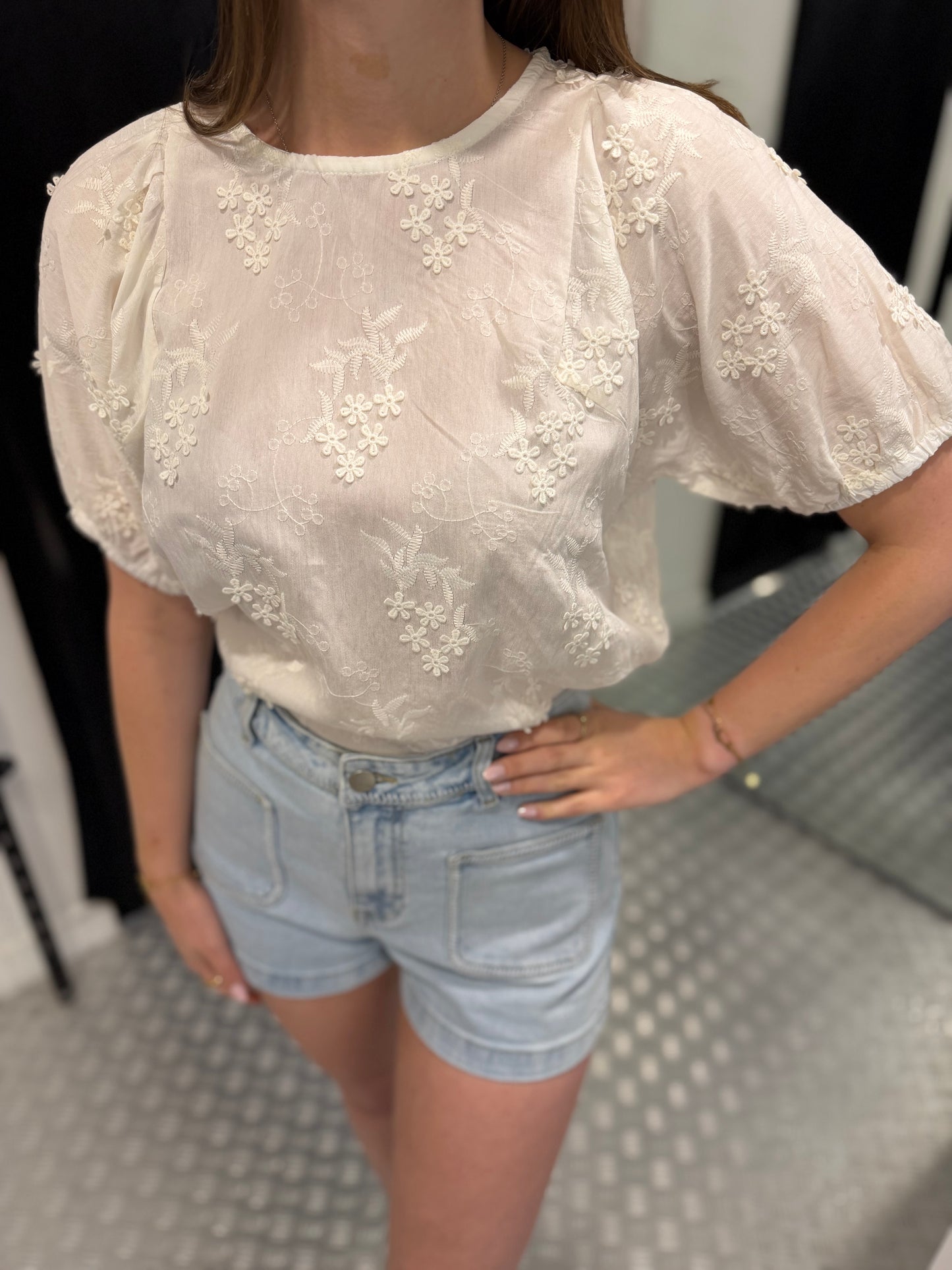 Creme flower top