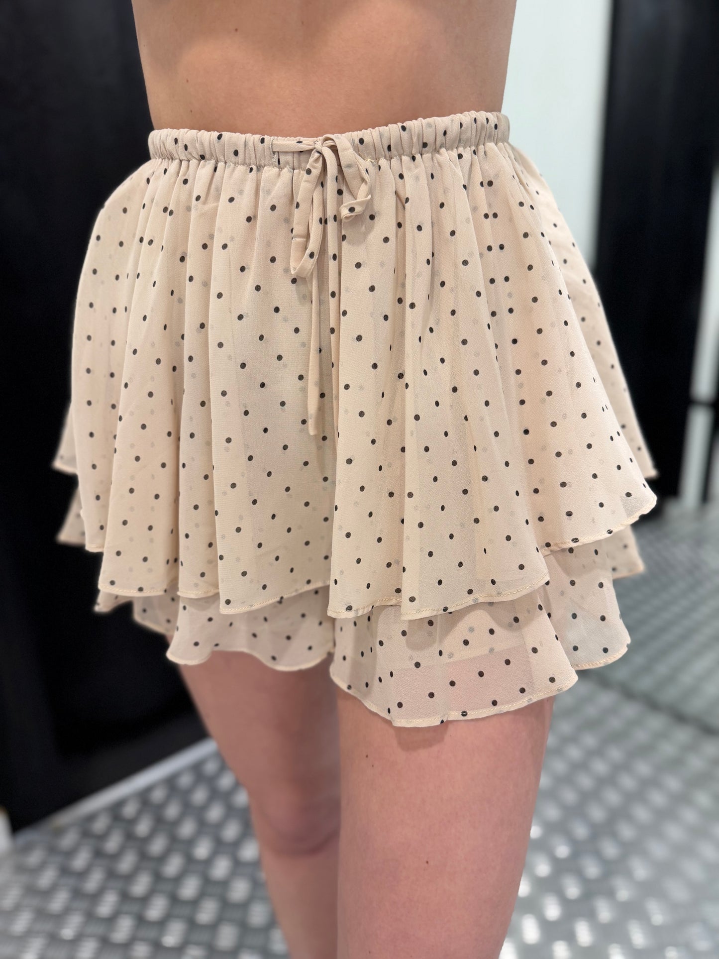 Dottie ruffle skort beige