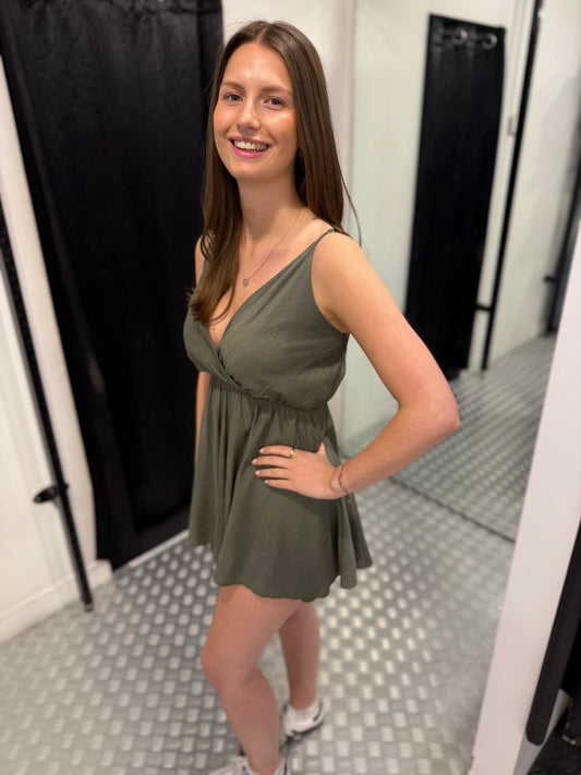 Legergroene playsuit