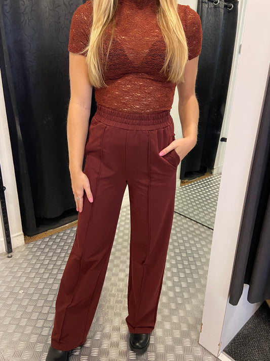 Bordeaux jogging wide leg by swan