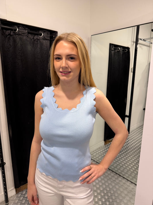 Lichtblauwe top kartelrand