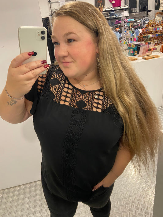 Zwarte top met kant