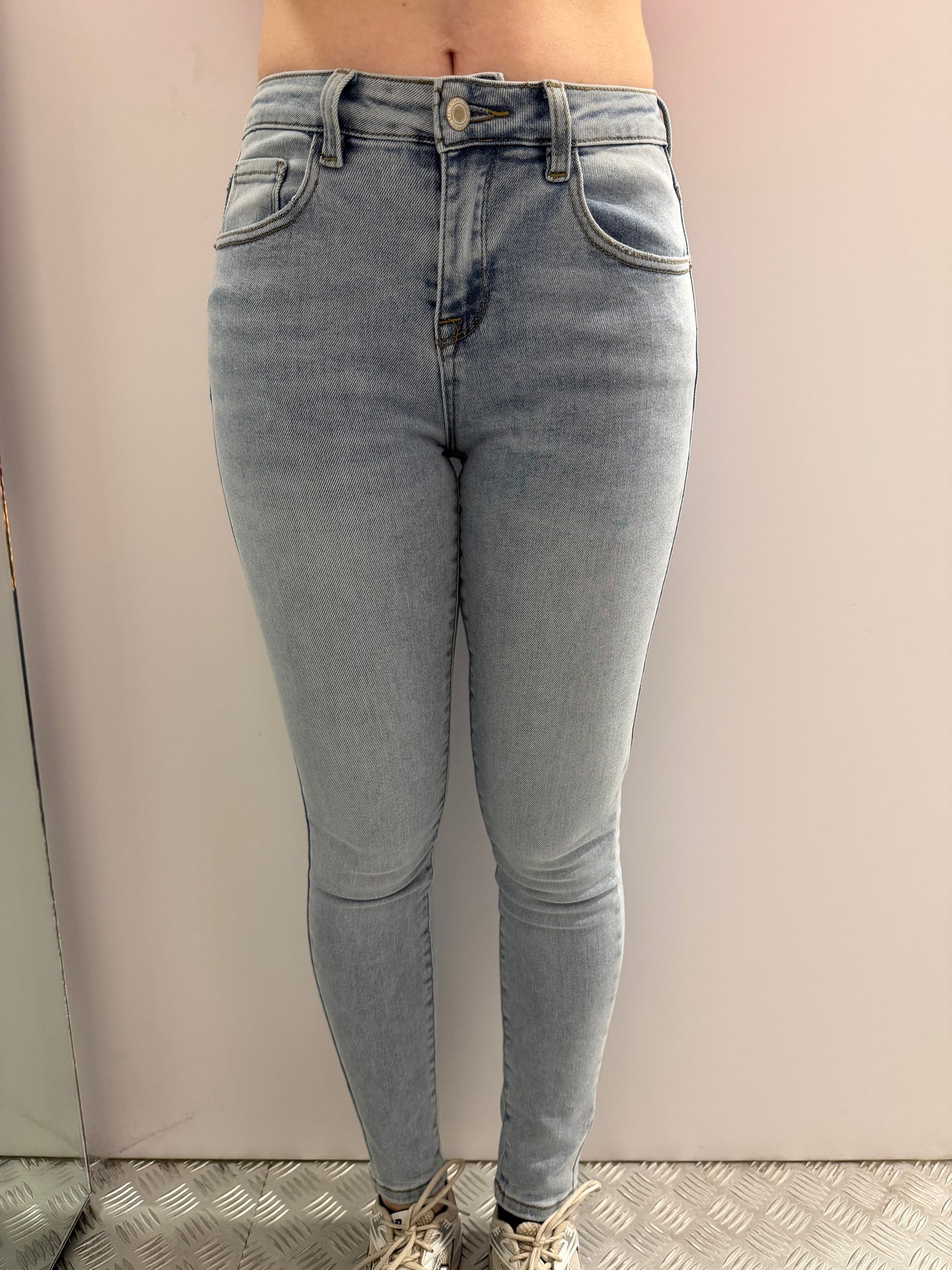 Lichtblauwe medium waisted skinny laulia