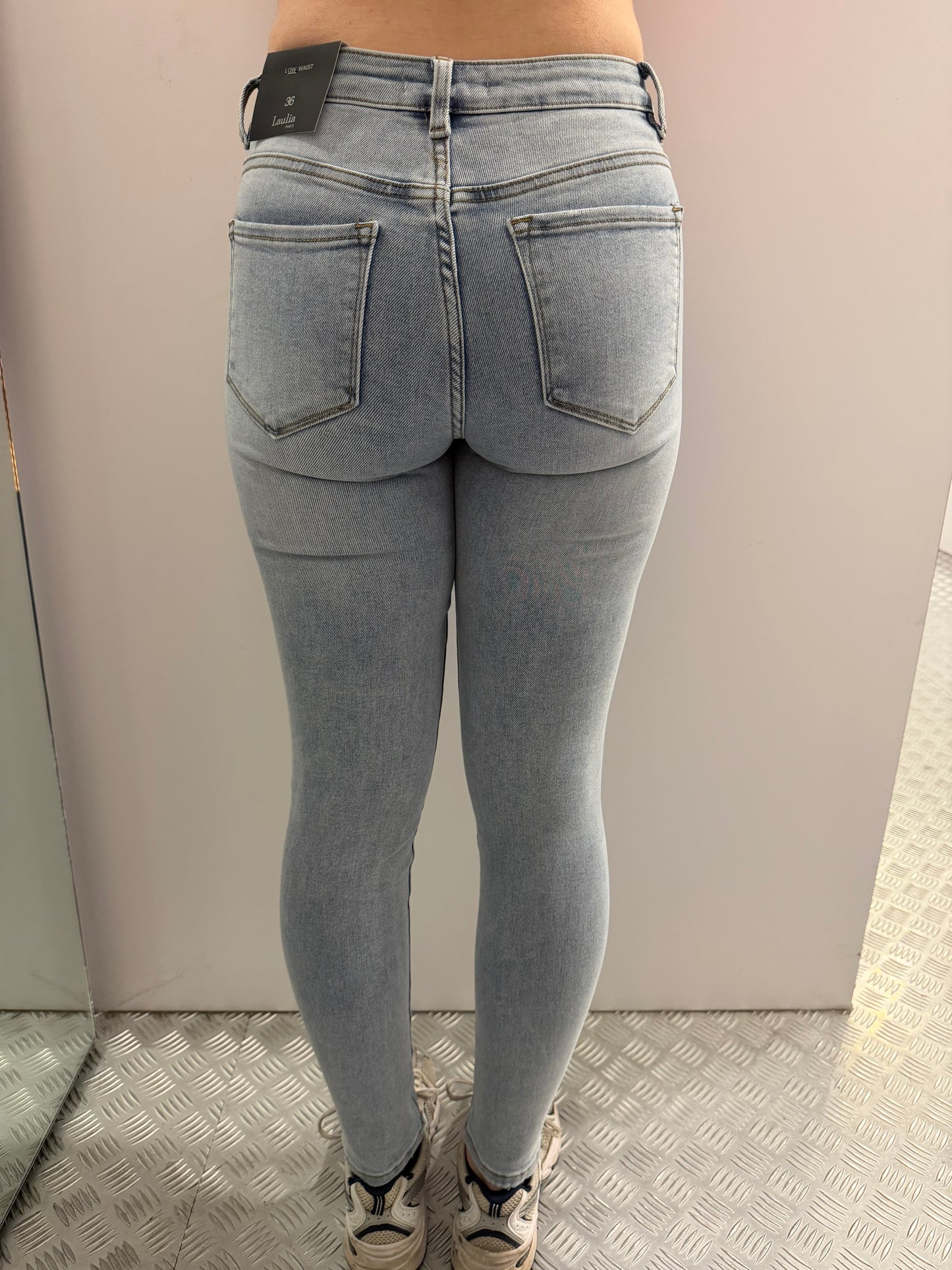 Lichtblauwe medium waisted skinny laulia