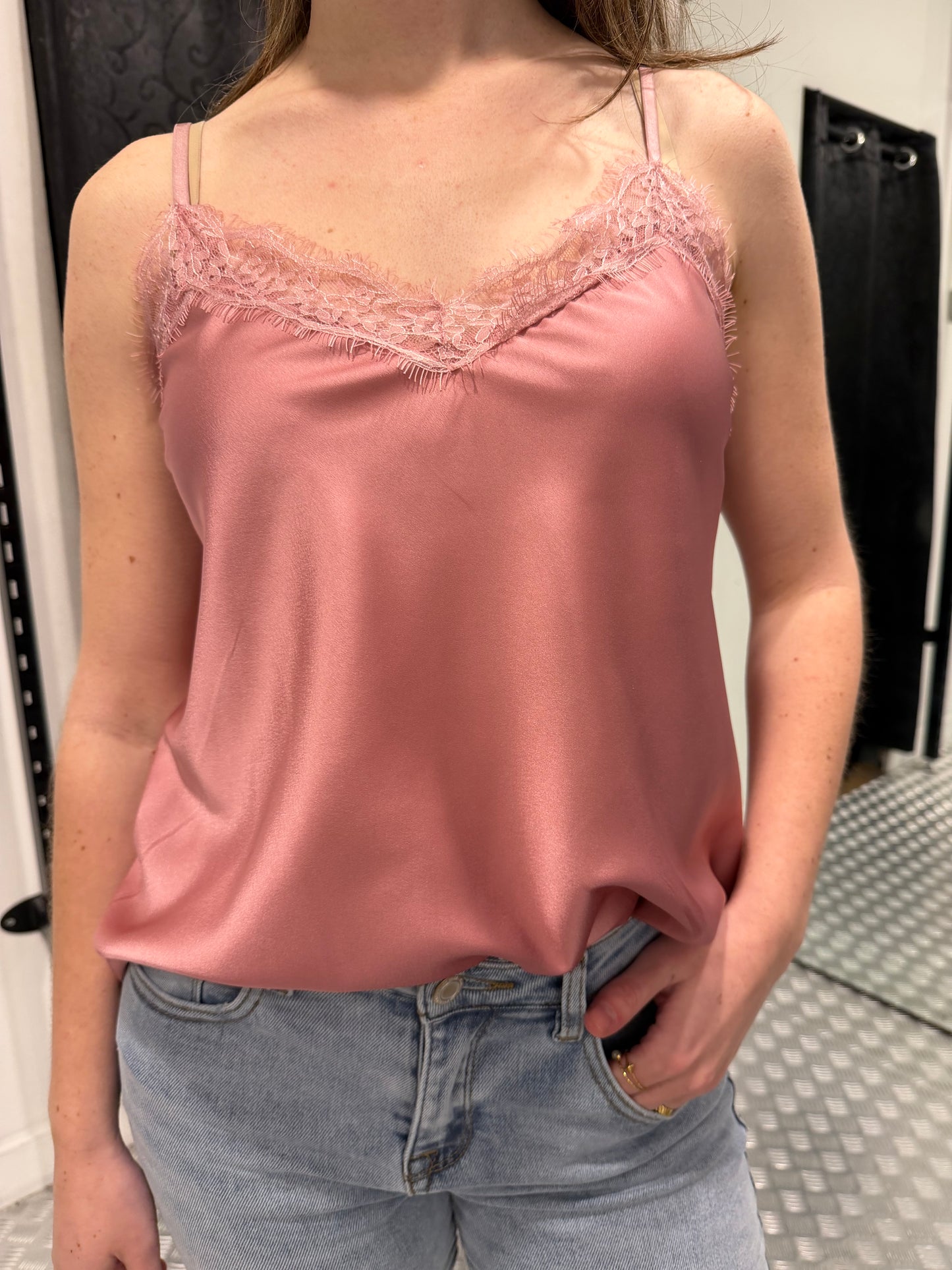 Oud roze top met kant