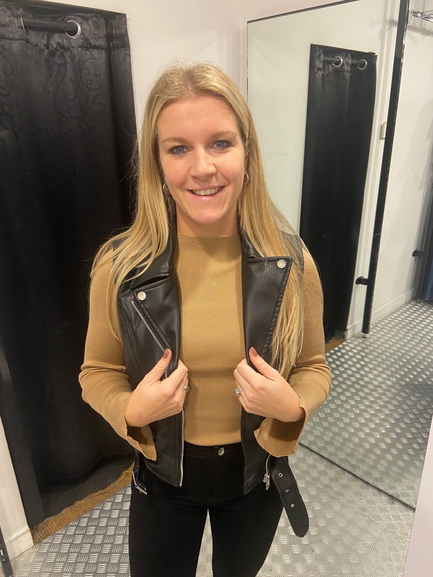 Camel top met flared mouw