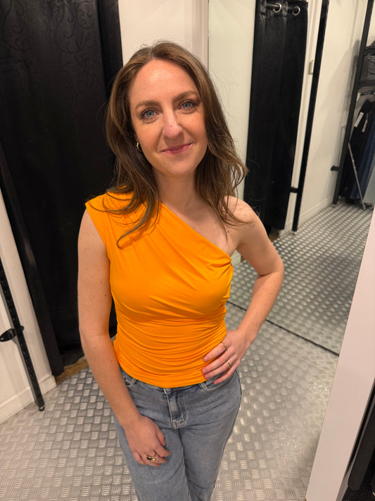 Oranje oneshoulder top
