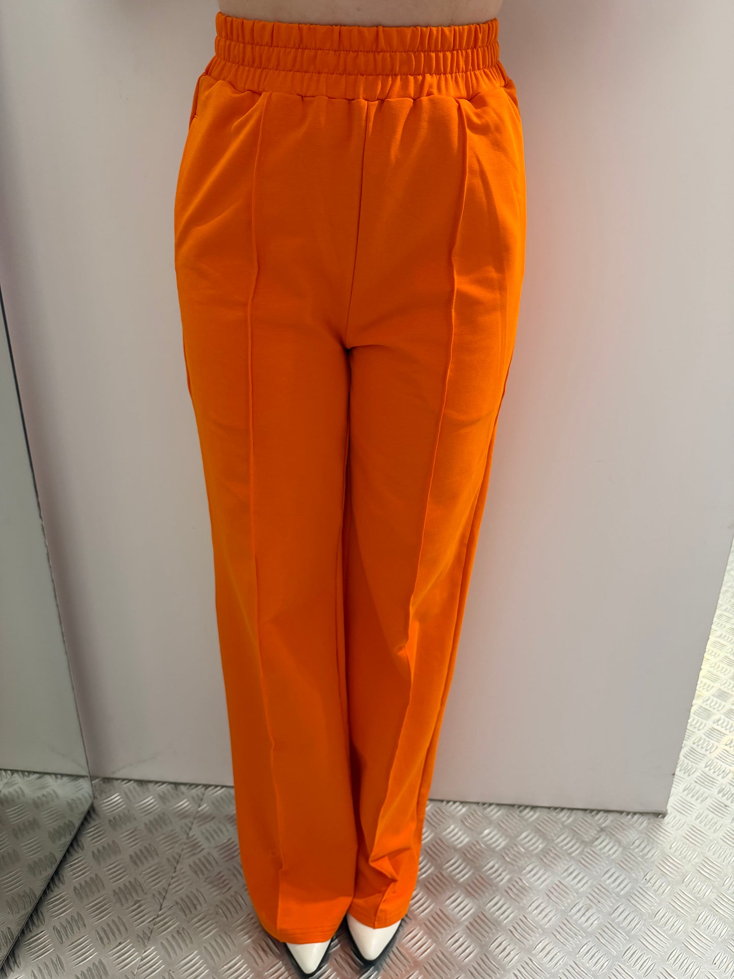Oranje jogging wide leg by swan
