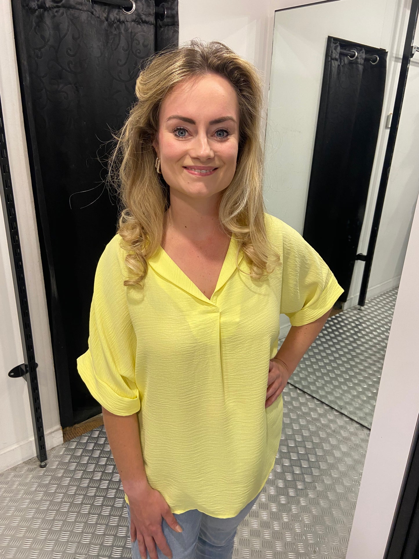 Vhals blouse geel