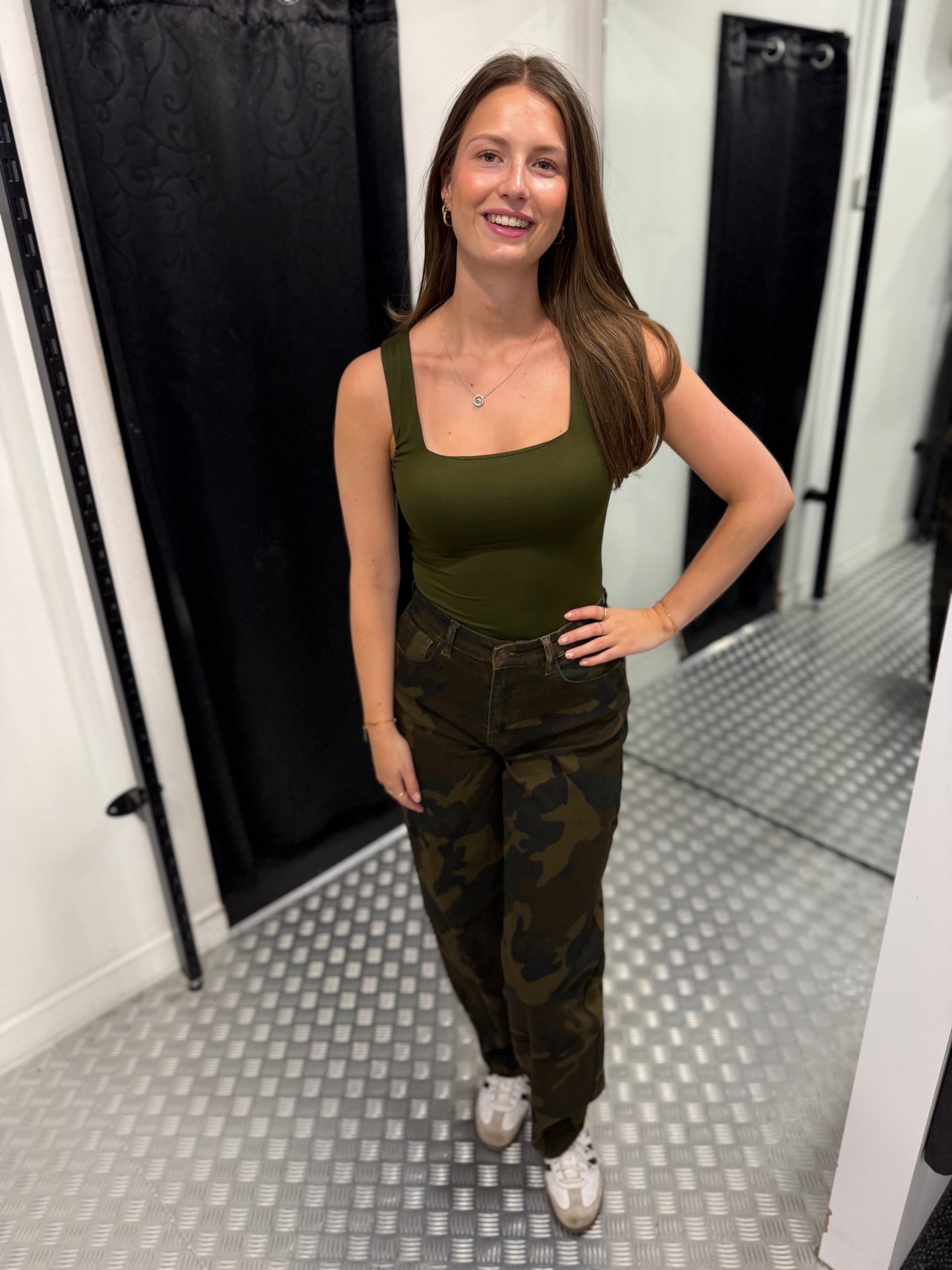 Khaki top vierkante hals