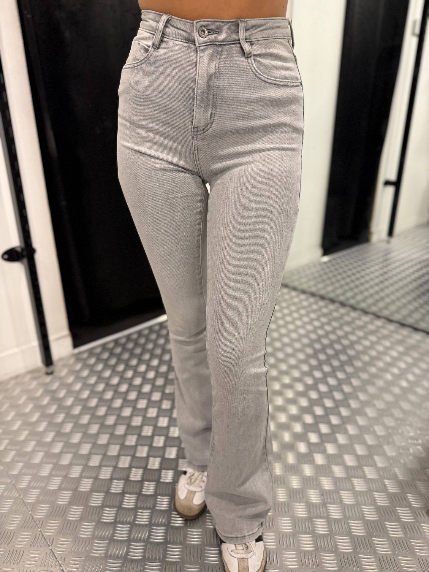 Lichtgrijze flared jeans HM