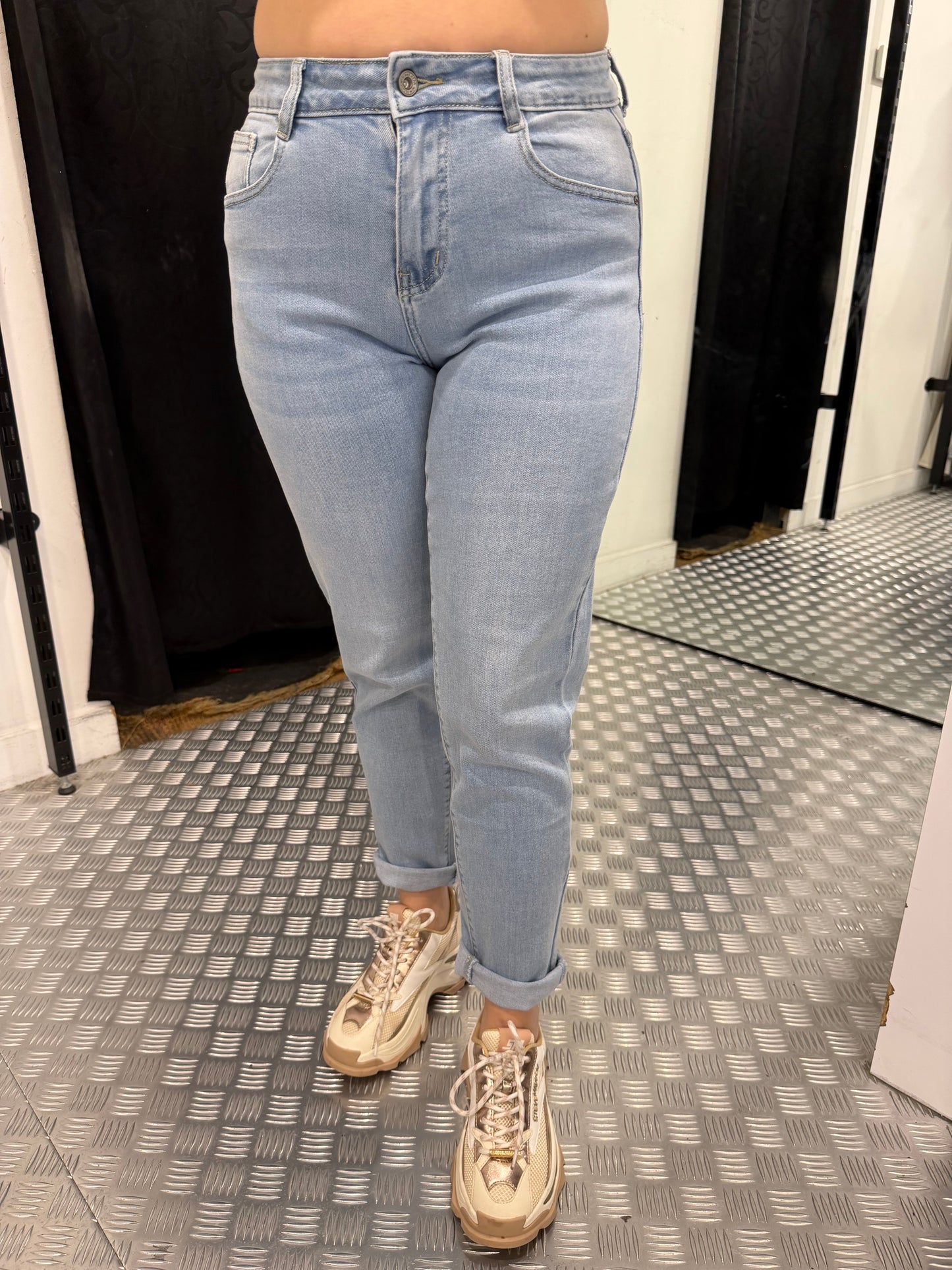 Lichtblauwe mom fit jeans HM 6645