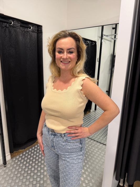 Beige kartelrand top