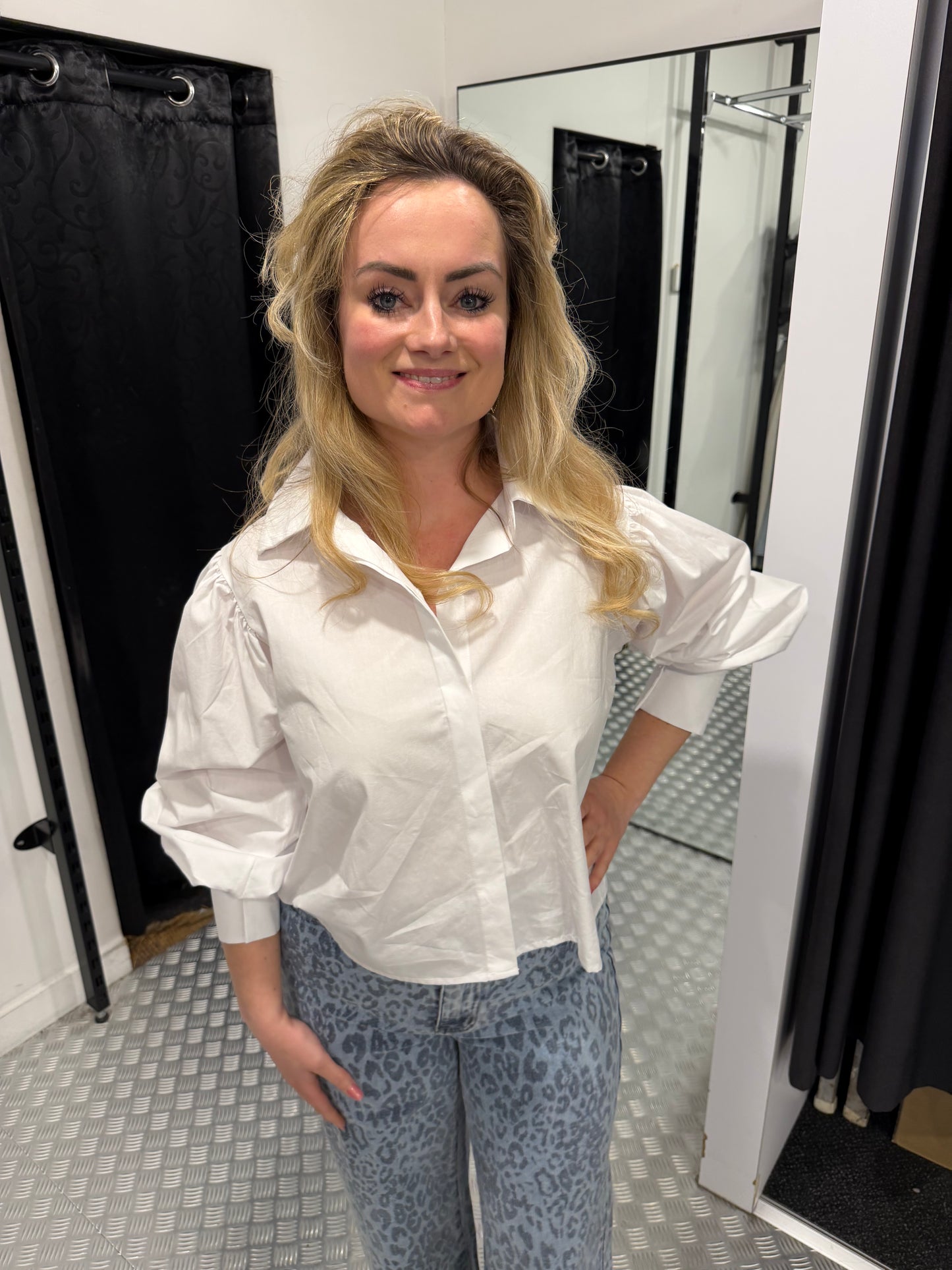 Cropped white classic blouse