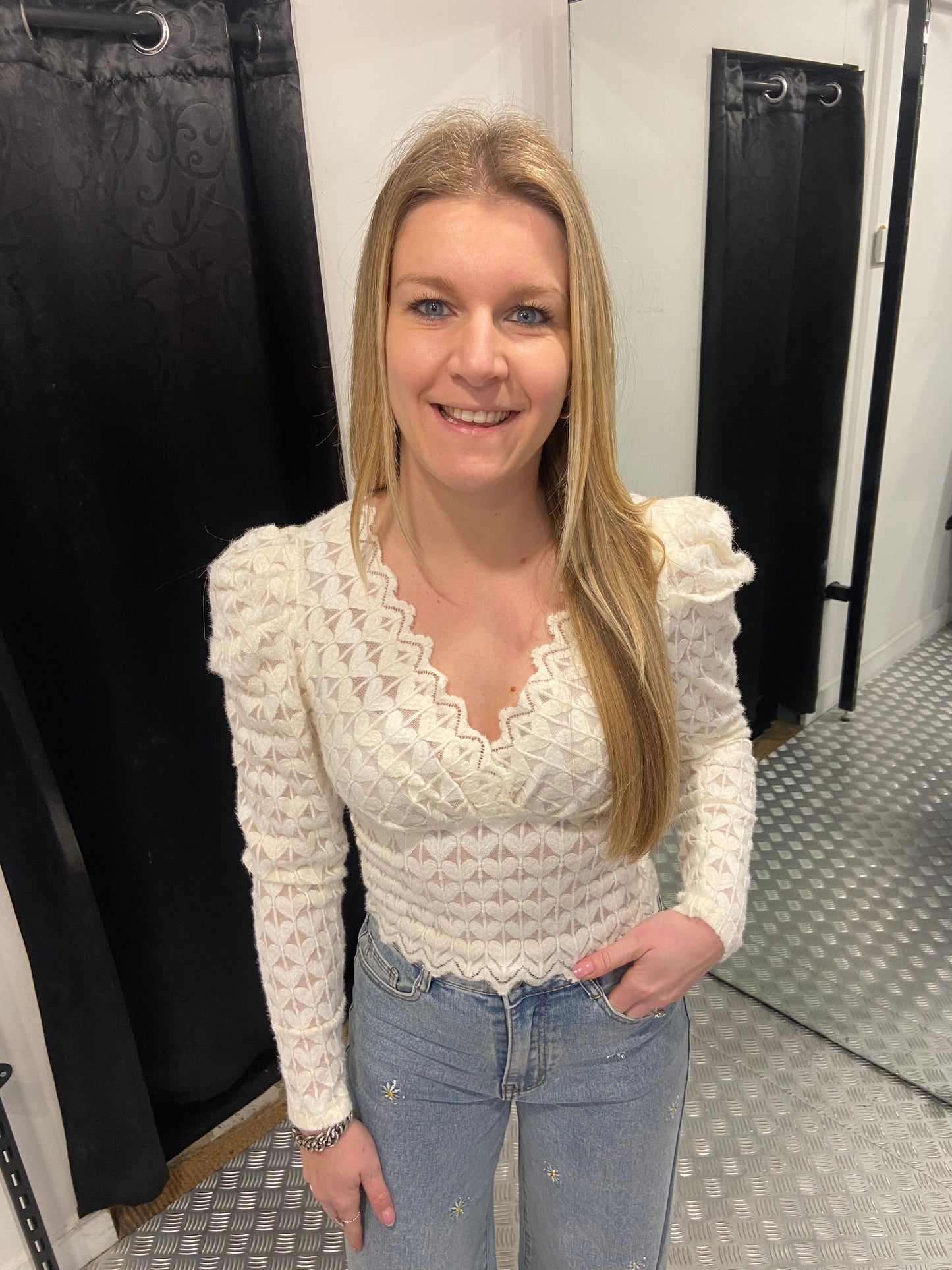 Creme hearts top