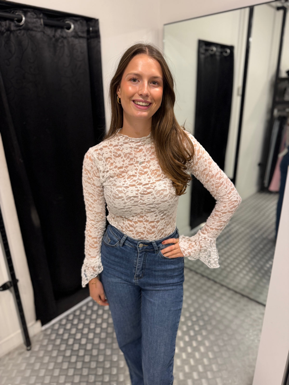 Witte kanten top met flared mouw