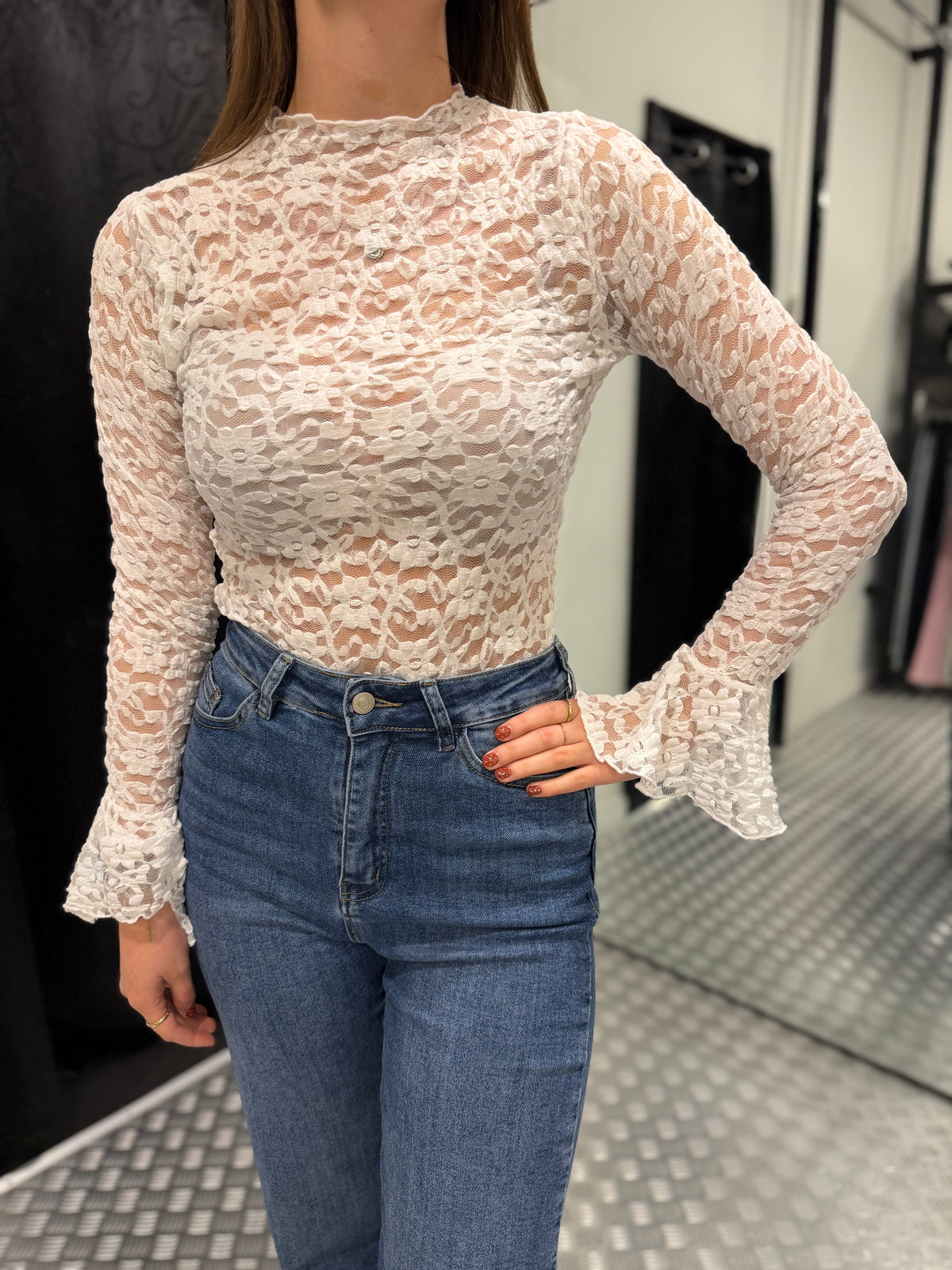 Witte kanten top met flared mouw