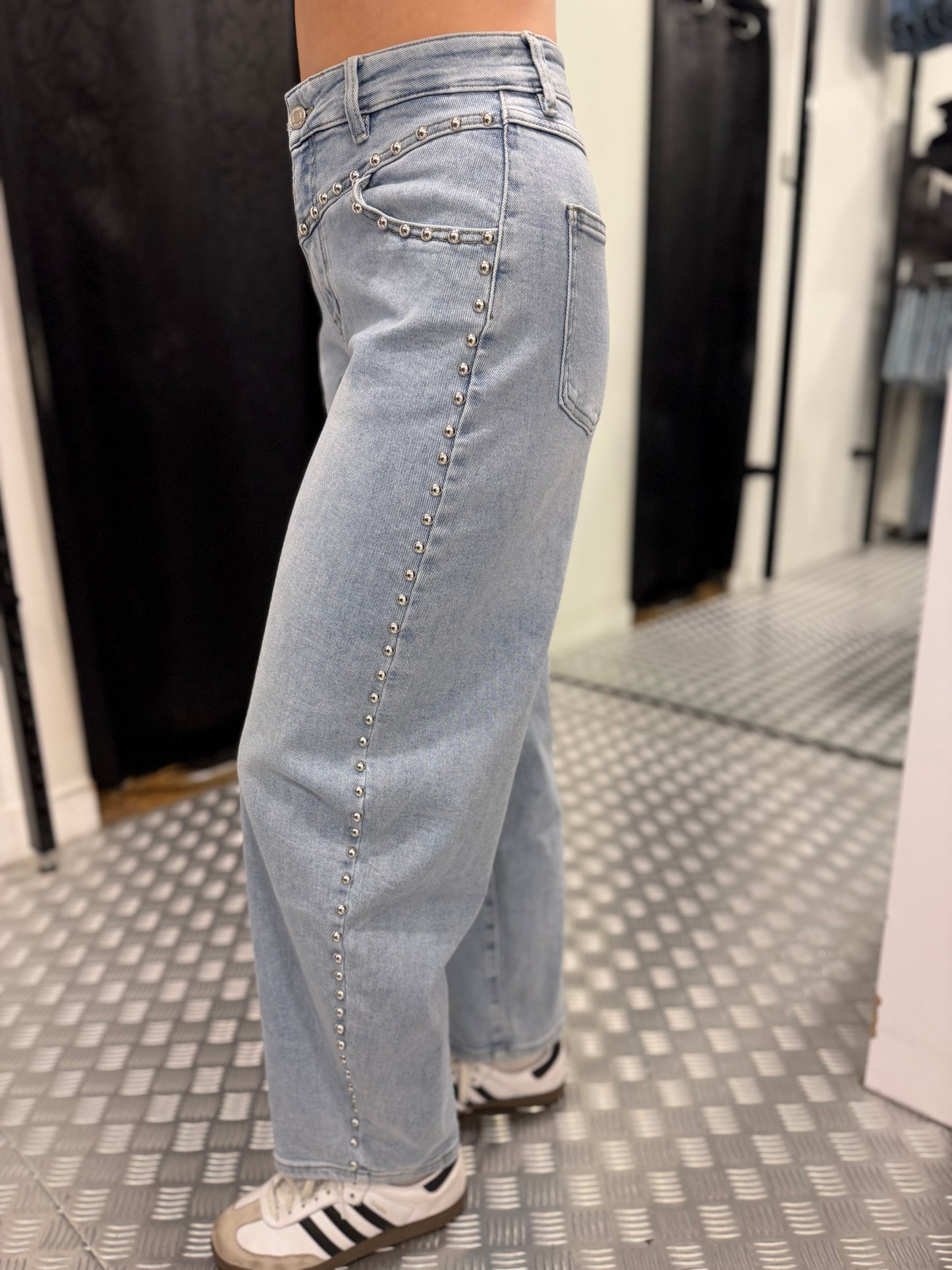 Barell jeans studs