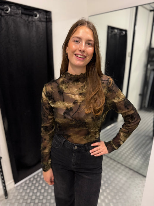 Green autumn mesh top