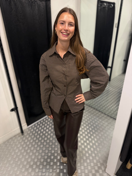 Getailleerde squared blouse