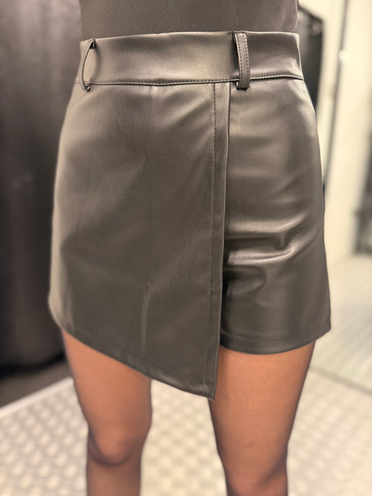 Black leatherlook skort