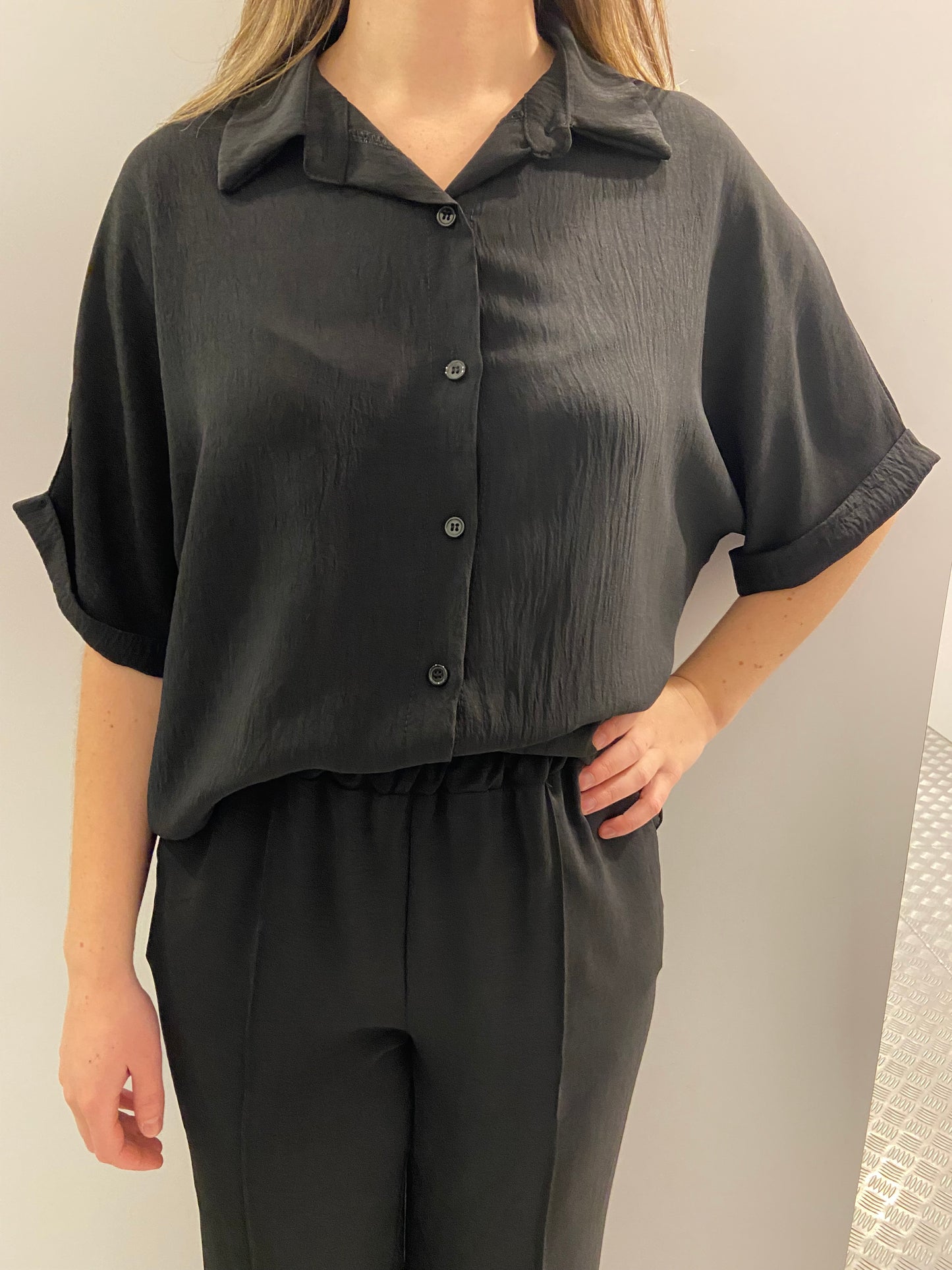 Zwarte blouse met knopen