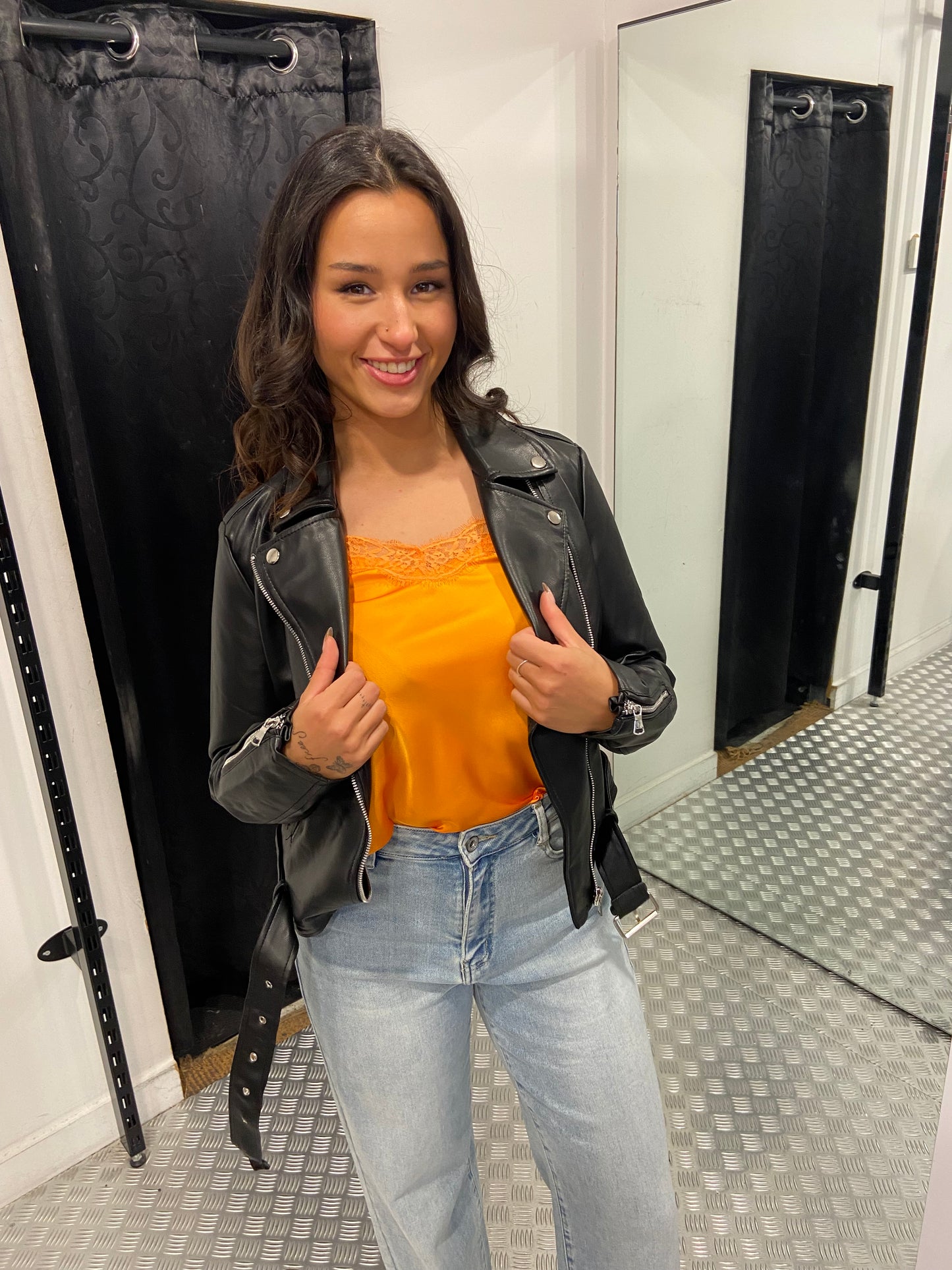 Oranje top met kant