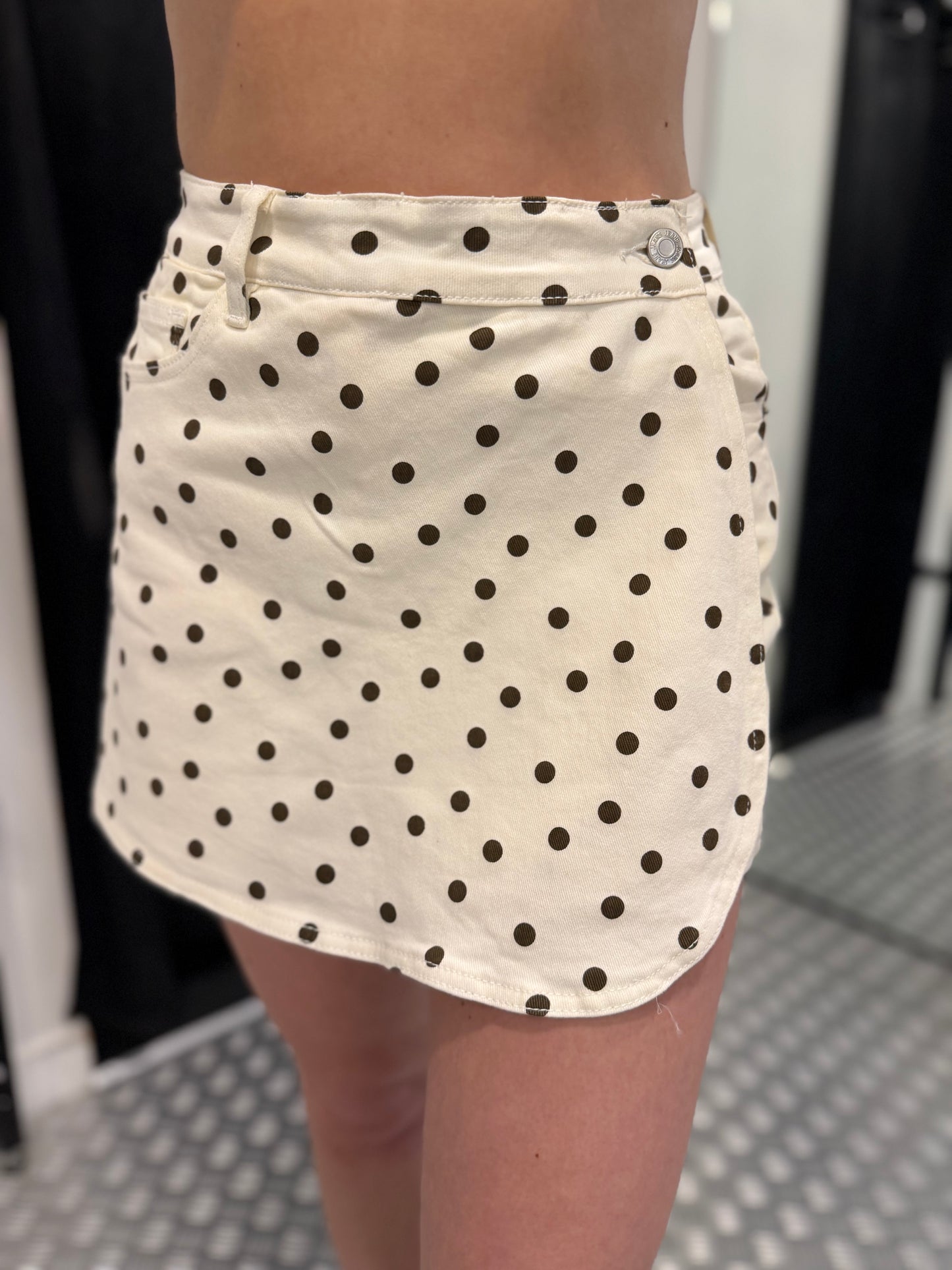 Creme dot skort redial