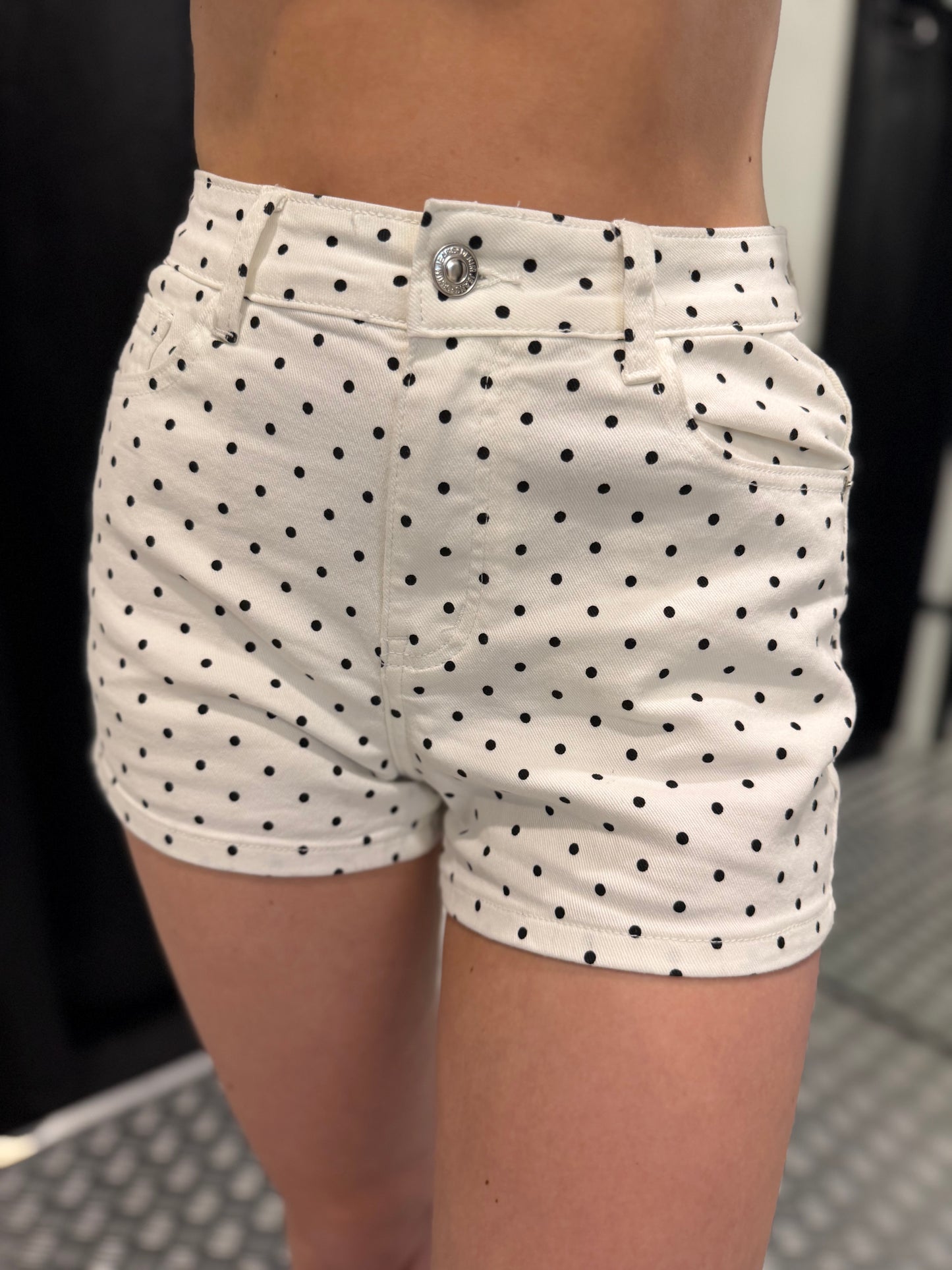 Dot white short