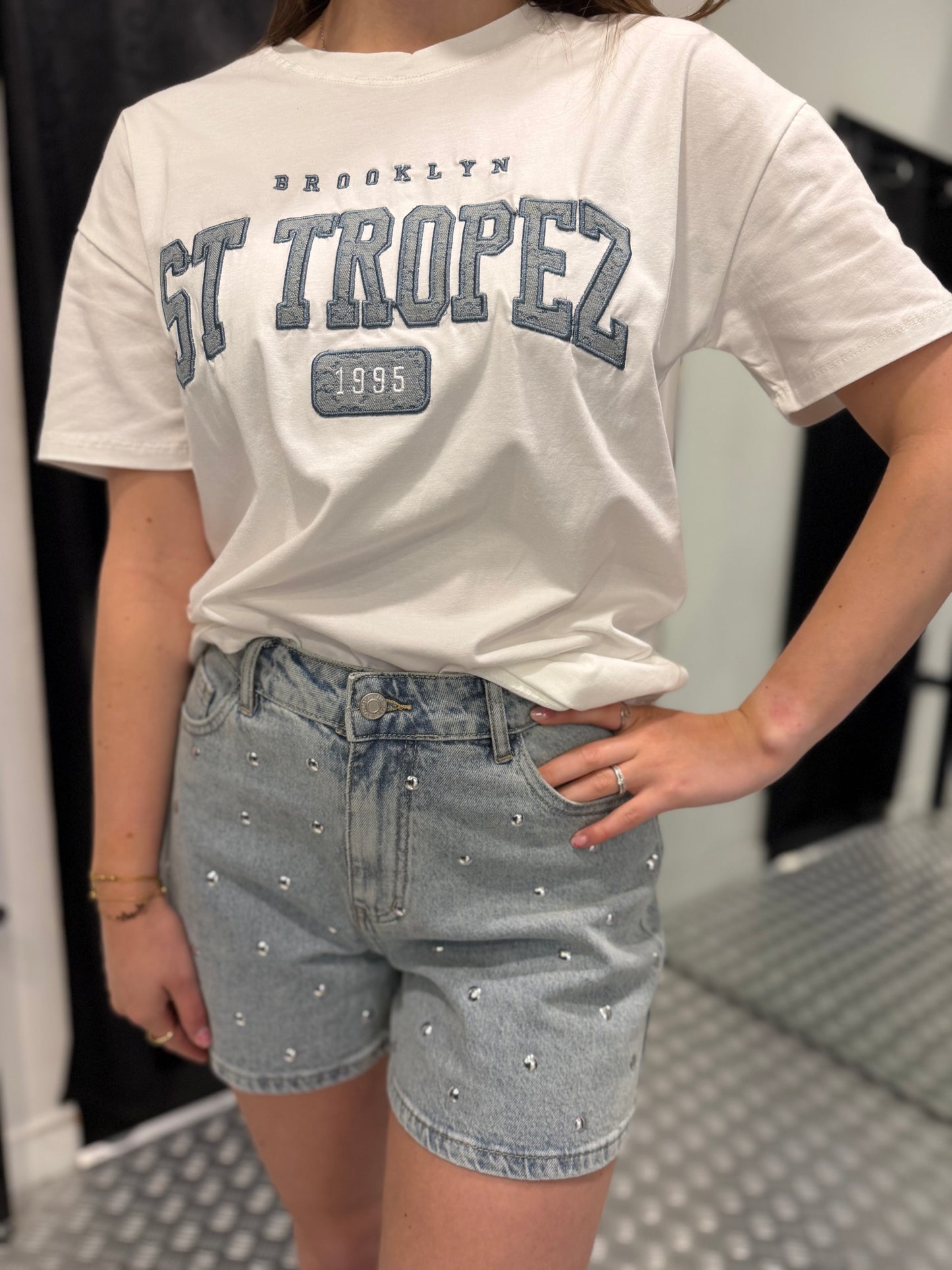White tshirt St tropez denim