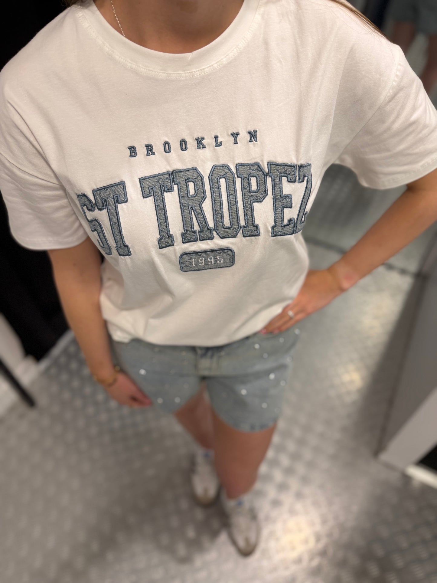 White tshirt St tropez denim