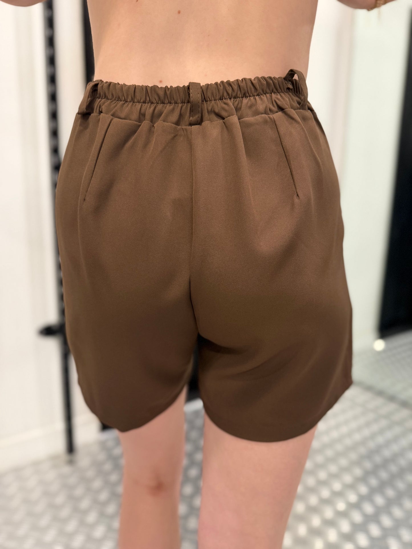 Bruine chique short