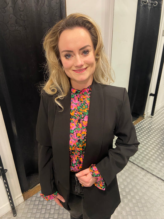 Zwarte getailleerde blazer