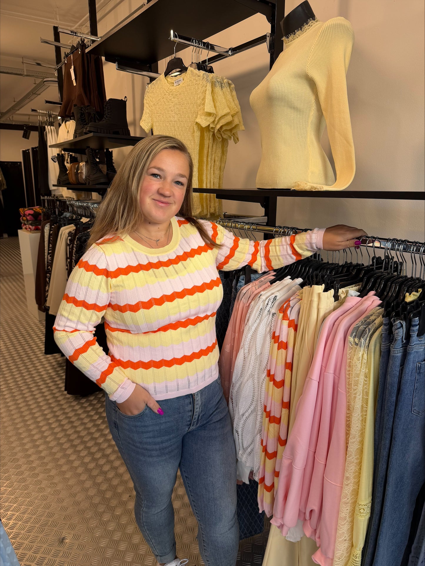 Spring zigzag top yellow